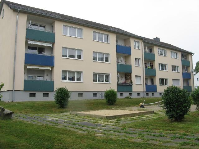 Kurzfristig frei: 3 Zimmer Wohnung im 2. Obergeschoss mit Balkon und Keller