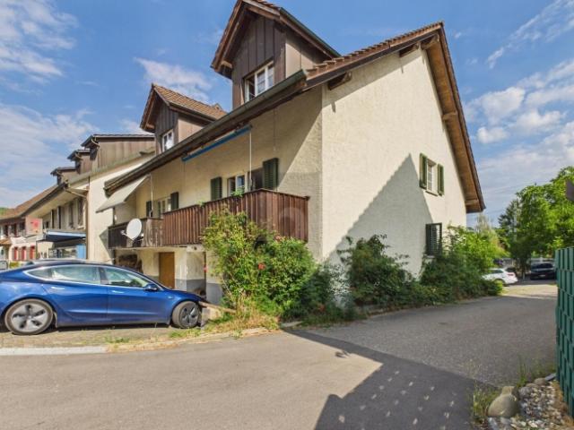 KÜRZLICH RENOVIERT MIT VIEL PLATZ AN IDYLISCHER LAGE