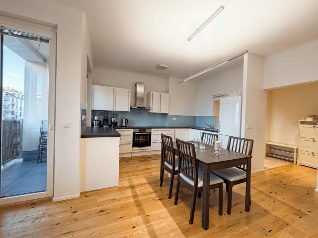 Kurzzeitmiete: Stilvolle 3 Zimmer Wohnung am Augarten – möbliert, mit Arbeitszimmer & Loggia
