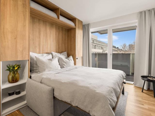 Kurzzeitmiete: Studio Standard möbliert mit Zugang zu Fitness, Co Working, Dachterrasse, Kinoraum