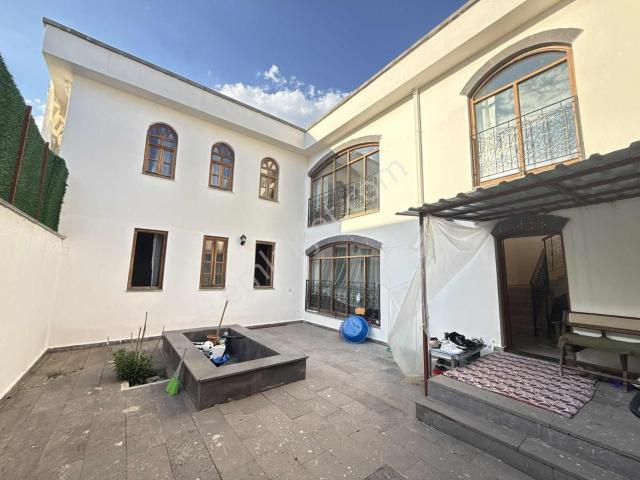 Kurşunlu Cami Yanı 6+2 Müstakil Villa!