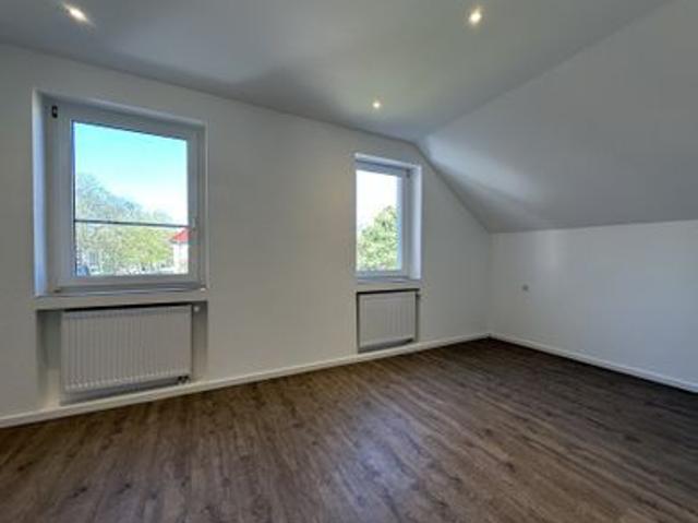 Kurbad Villa mit Kamin, Terrasse, Keller, Garten, Garage und Gartenhaus