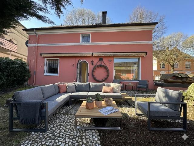 Kurbad Villa mit Kamin, Terrasse, Keller, Garten, Garage und Gartenhaus
