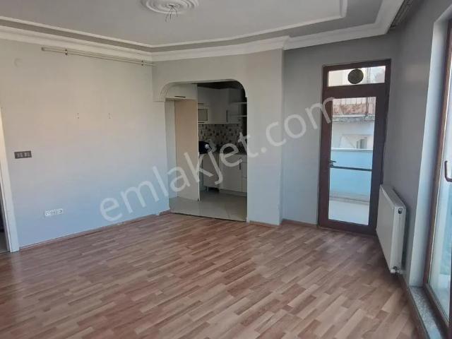 Kurfalı Merkezde E5 E Metroya Yakın Kiralık 2+1 Daire