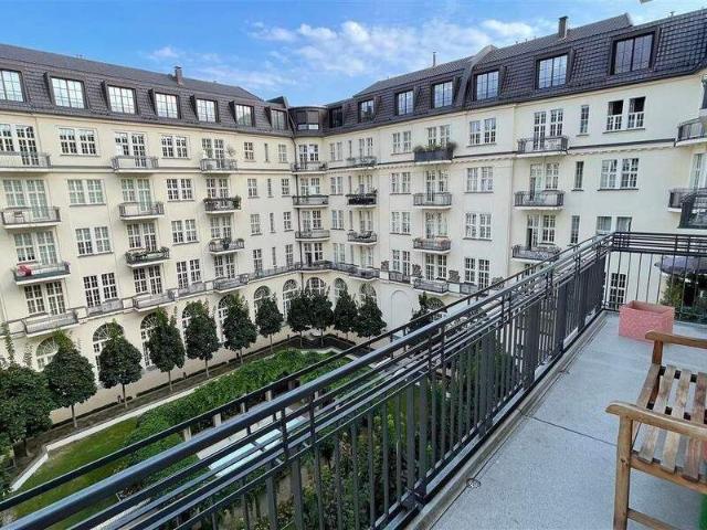 KURFÜRSTENDAMM* BALCONY*LIFT*3 BATHROOMS*PARKING LOT OPT