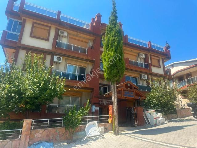 Kusadası Kadınlardenizinde Denize 300 Mt Satılık 3+1 Harika Daire