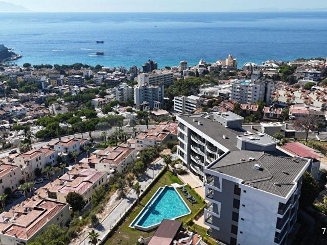 Kusadasi merkezde esyali deniz manzarali kiralik daire