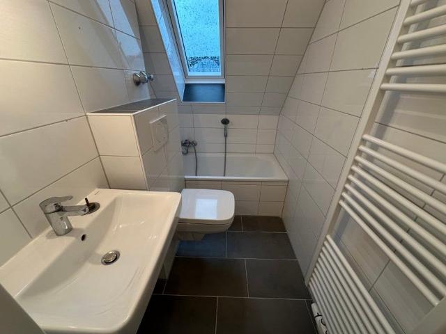 Kuscheliges Nest unter'm Dach: 3 Zimmer Wohnung mit großem Balkon!