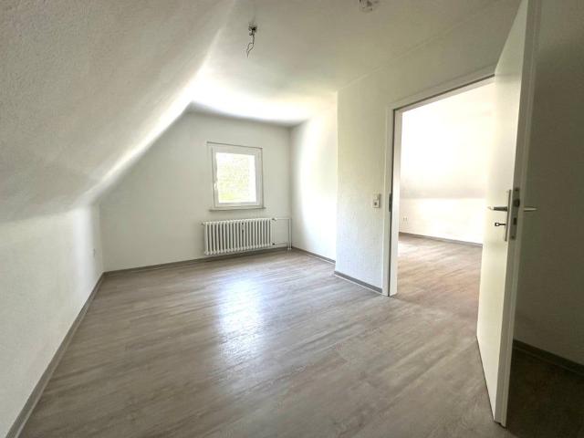 Kuscheliges Nest unter'm Dach: 3 Zimmer Wohnung mit großem Balkon!