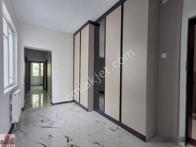 Kuttaş 'tan Full Yenilenmiş, 4+1, Ön Cephe, Ara Kat Kiralık