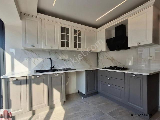 Kuttaş 'tan Mareşal Fevzi Çakmak Cadde Üzeri 4+1 Modern Yapılı
