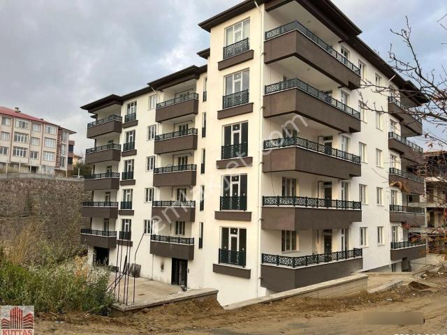 Kuttaş'tan Tosya Hacı Bektaş Caddesi Kocatepe Sokakta Sıfır Binada Katta 2+1 Satılık Daire