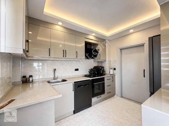 Kütükçü Pazar Yeri Yanı 350m² Çift Mutfaklı Doğalgaz 5+1 Asansör