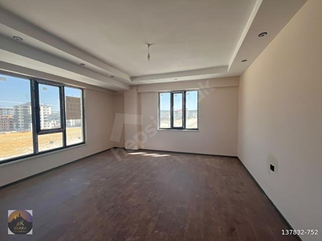 KÜTAHYA MERKEZ ZAFERTEPE MAH. SIFIR SATILIK 2+1 ARA KAT DAİRE