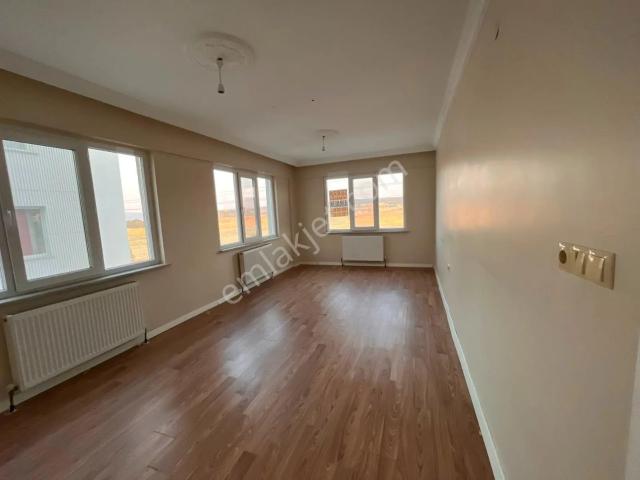 Kütahya Merkez Zafertepe Mahallesi Selçuklu Caddesi’nde Kiralık 3+1 Daire!