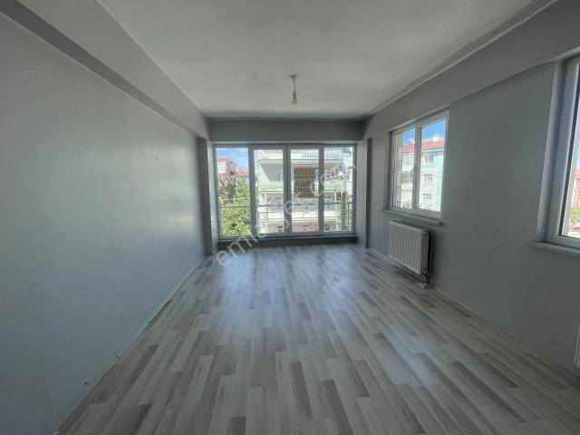 Kütahya Merkez Dumlupınar Mahallesi’nde Cadde Üzerinde Kiralık 3+1!