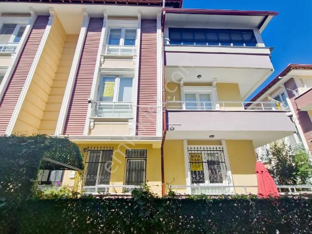 Kütahya Merkez Sporkentte Satılık 6+1 Tripleks Villa