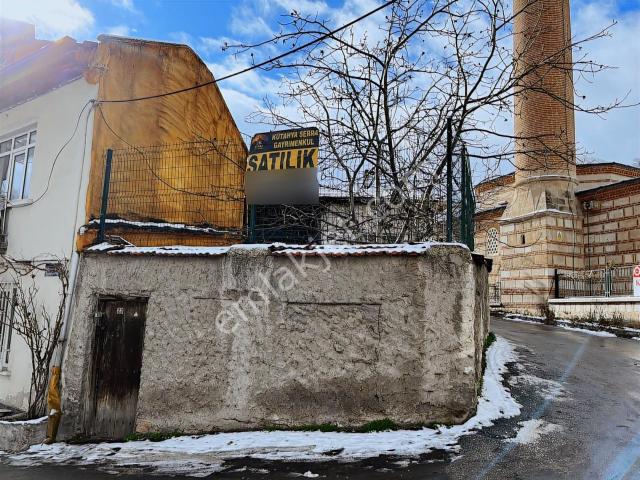 Kütahya Serra'dan Satılık Restorasyonluk Tarihi Kerpiç Müstakil