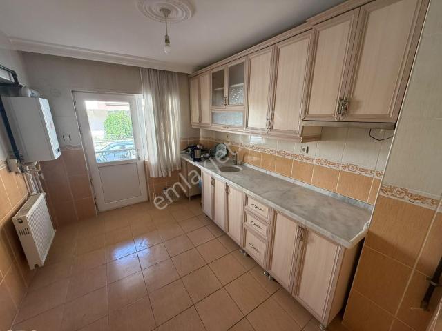 Kutlu Mh Cadde Yakını Asansörlü 1.katta 125m² Daire.!