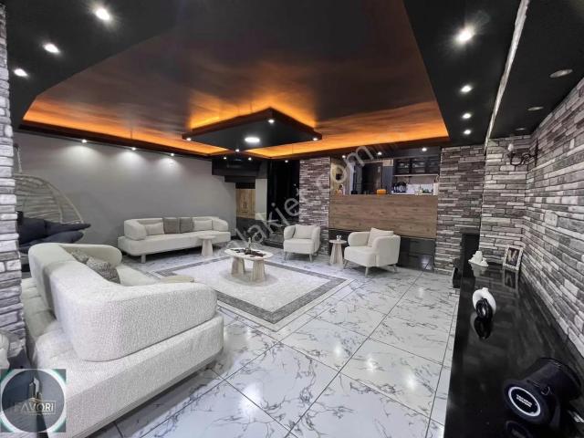 Kuvai Milliye Mahallesinde 300 M2 5+1 Ultra Lüx Dublex Villa