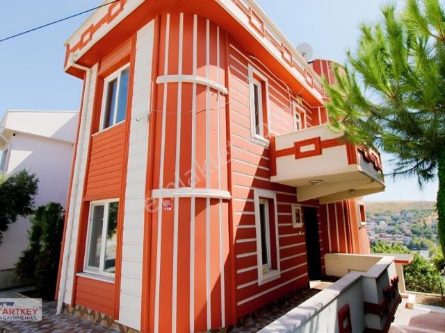 Kuvay i Milliyede İki Ayrı Girişi Olan 6+2 Tripleks Villa