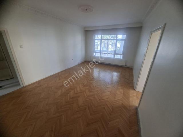 Kuyubaşı Metro Dibi 3+1 120m2 Katta Ç.balkonlu