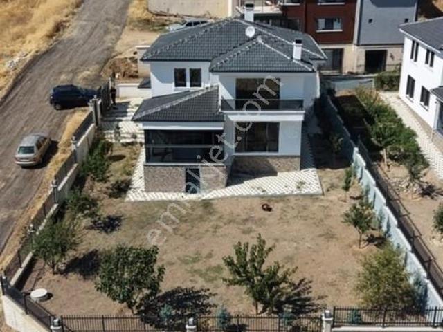 Kuzenler'den Kök Tapu/kredi Sıkıntısız 5+1/400m2 Bahçeli Villa