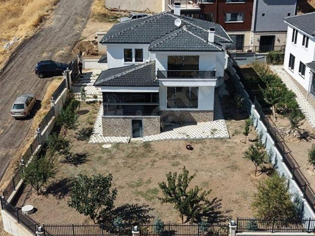 KUZENLER'DEN KÖK TAPUKREDİ SIKINTISIZ 5+1400M2 BAHÇELİ VİLLA