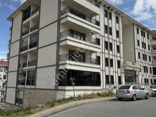Kuzey Emlaktan Yakacık Tokide Kiralık 3+1 Ara Kat Daire