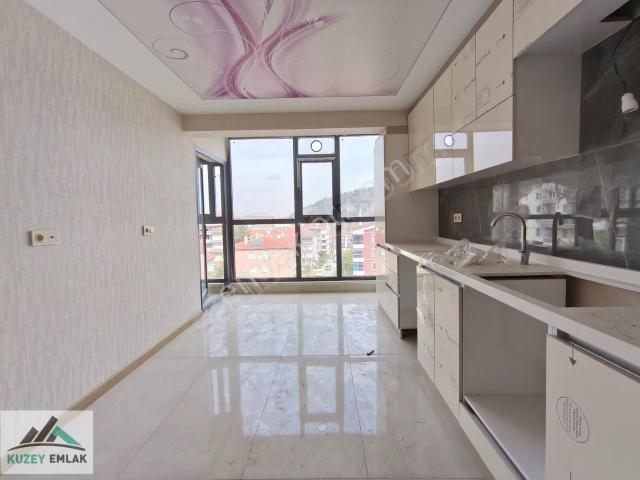 Kuzey Emlak'tan Manzaralı Cadde Üzeri Full Yapılı Lüks 3+1 Daire