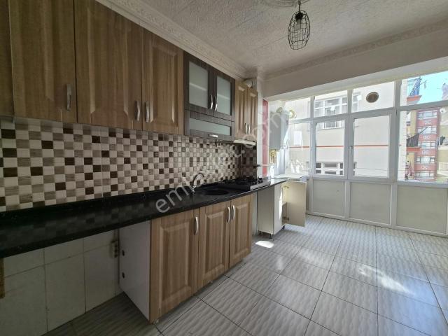 Kuzey Emlak'tan Metroya Yakın Geniş 3+1 Yapılı Daire
