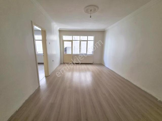 Kuzey Emlak'tan Metroya Yakın İskanlı 2. Kat 2+1 Yapılı Daire