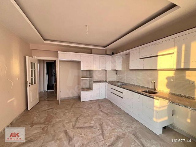 KUZEY ÇEVRE YOLUNDA CADDE ÜSTÜNDE SATILIK GENİŞ FERAH 4+1 DAİRE