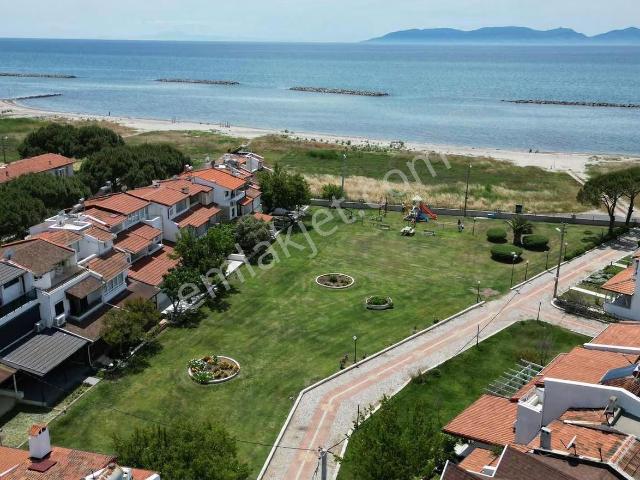 Kuzey Sancaktan Altınova Sahilde Satılık Villa