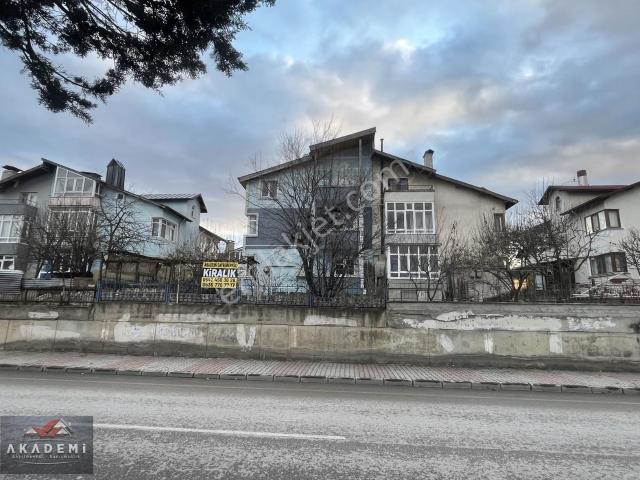 Kuzeykent'te Şeker Evleri Sitesi'nde Müstakil Binada 2+1 Kiralık