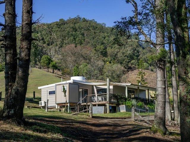 KYNUNA COTTAGE SUNSHINE COAST HINTERLAND RURAL FARM SETTING