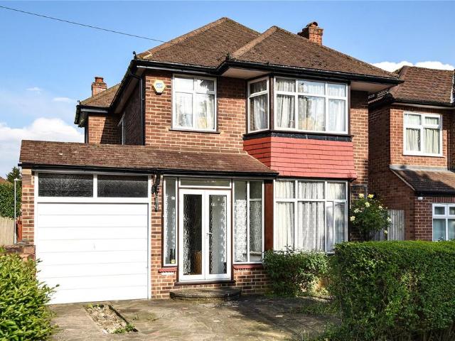 Kynance Gardens, Stanmore, HA7 3 bed detached house to rent £2,400 pcm £554 pw