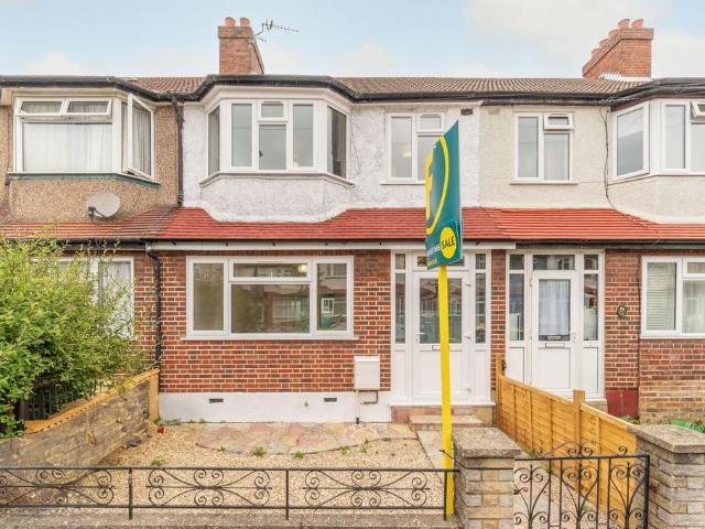 Kynaston Avenue, Thornton Heath, CR7 3 bed terraced house to rent £2,500 pcm £577 pw