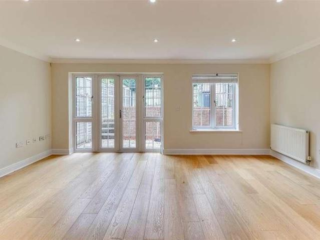 Kyngeshene Gardens, Guildford, GU1