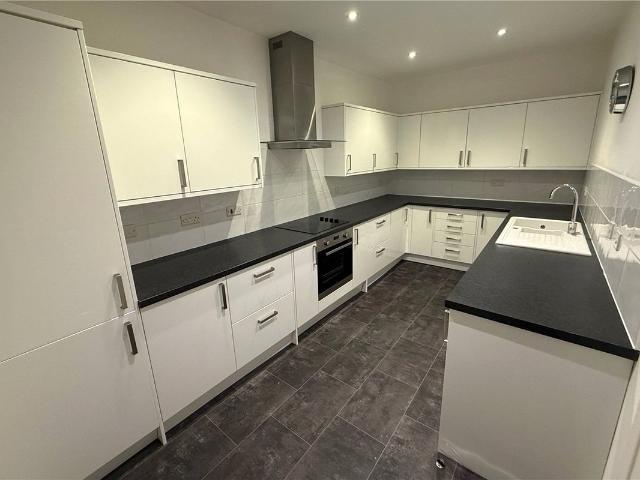 Kyle House, 21A Lavant Street, Petersfield, Hampshire GU32, 2 bed flat to rent, £1,300 pcm | PrimeLocation