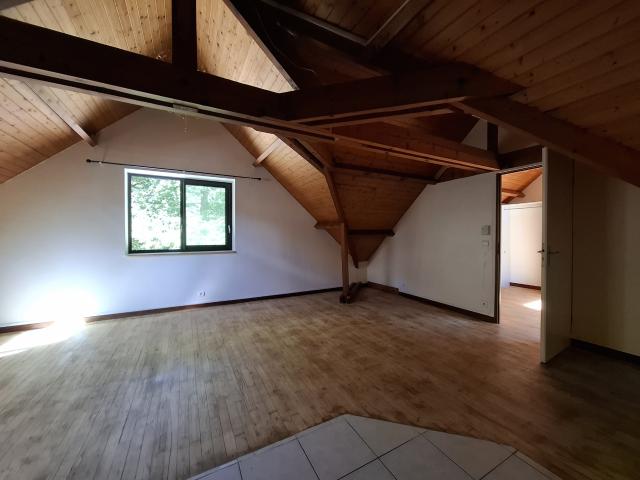 L35 CHARMANT DEUX PIECES ROUTE DE LA BROSSE DANS COPROPRIETE DE STANDING