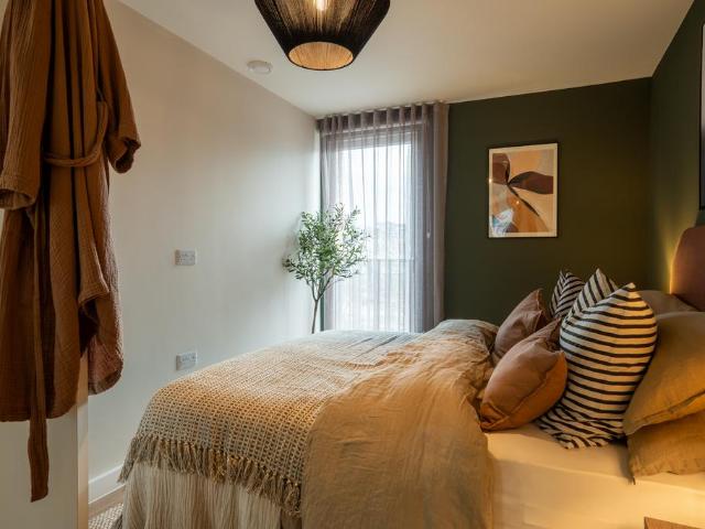 L524, Anchor Works, Dumballs Road, 2 bed flat to rent £1,454 pcm £336 pw