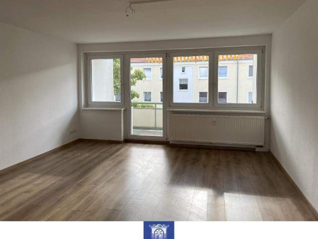 LÃ¤ndliche Idylle! Schicke Wohnung mit groÃem Balkon und Tageslichtbad!