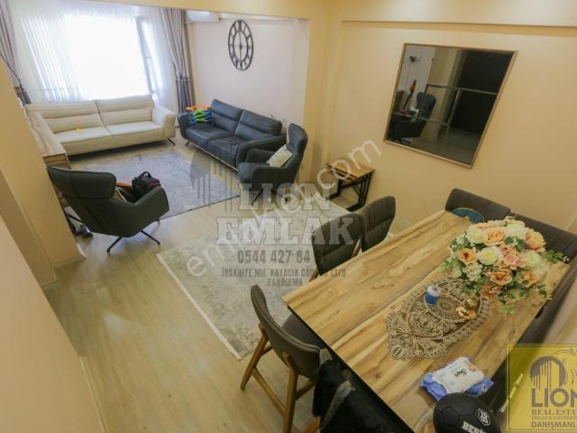 Lıon Emlak'tan Nato Caddesi Yakını Balkonlu Arakat Satılık Daire