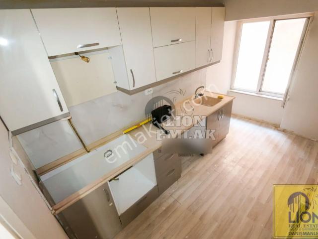 Lıon Emlak'tan Sunullah'da Balkonlu,arakat Kiralık 2+1 Daire