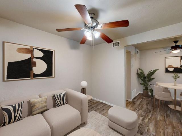 L ABRI APARTMENTS 2 Bedroom Apartment for Rent at 200 W Pioneer Pkwy, Arlington, TX 76010