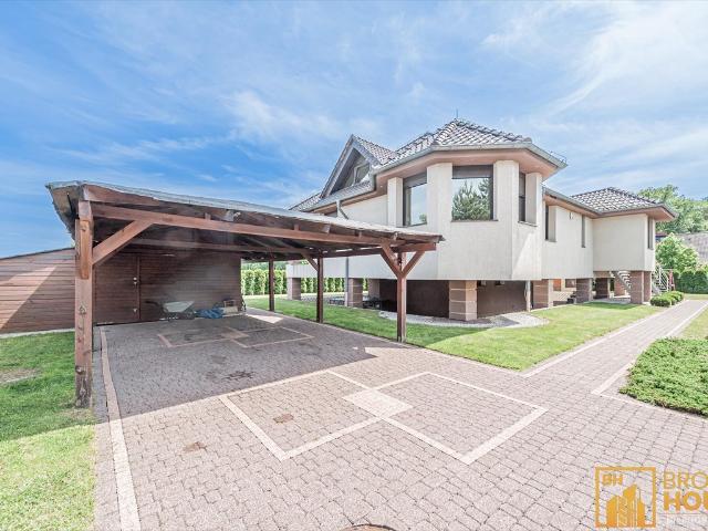 Przestronny dom 255 m² z panelami fotowoltaicznymi polecam