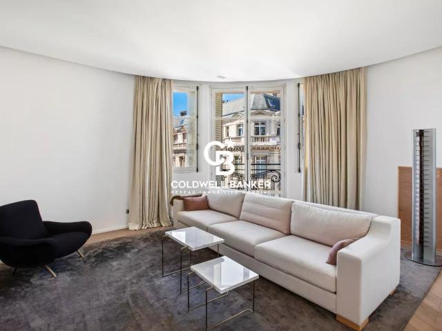 L’exclusivité d'un grand appartement sur un étage complet 297m² Paris 16ème