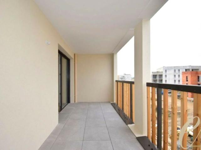 L’ISLE D’ABEAU Av. Henri Bergson – Appartement T3 de 65,20 m² avec balcon de 8,69 m² exposé Ouest et Box fermé en sous sol