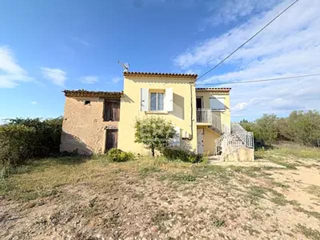 La Tour d'Aigues 84240 Location appartement 4 pièces t4 au dernier étage jardin